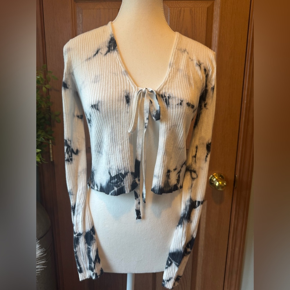 Garage Black/gray/white Front Tie LS Crop Top Women’s Size XS EUC